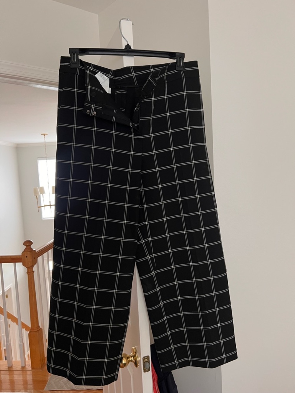 Akris Punto- Woman’s Black Windowpane Cropped Trousers